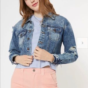 Acid wash frayed cropped Jean jacket